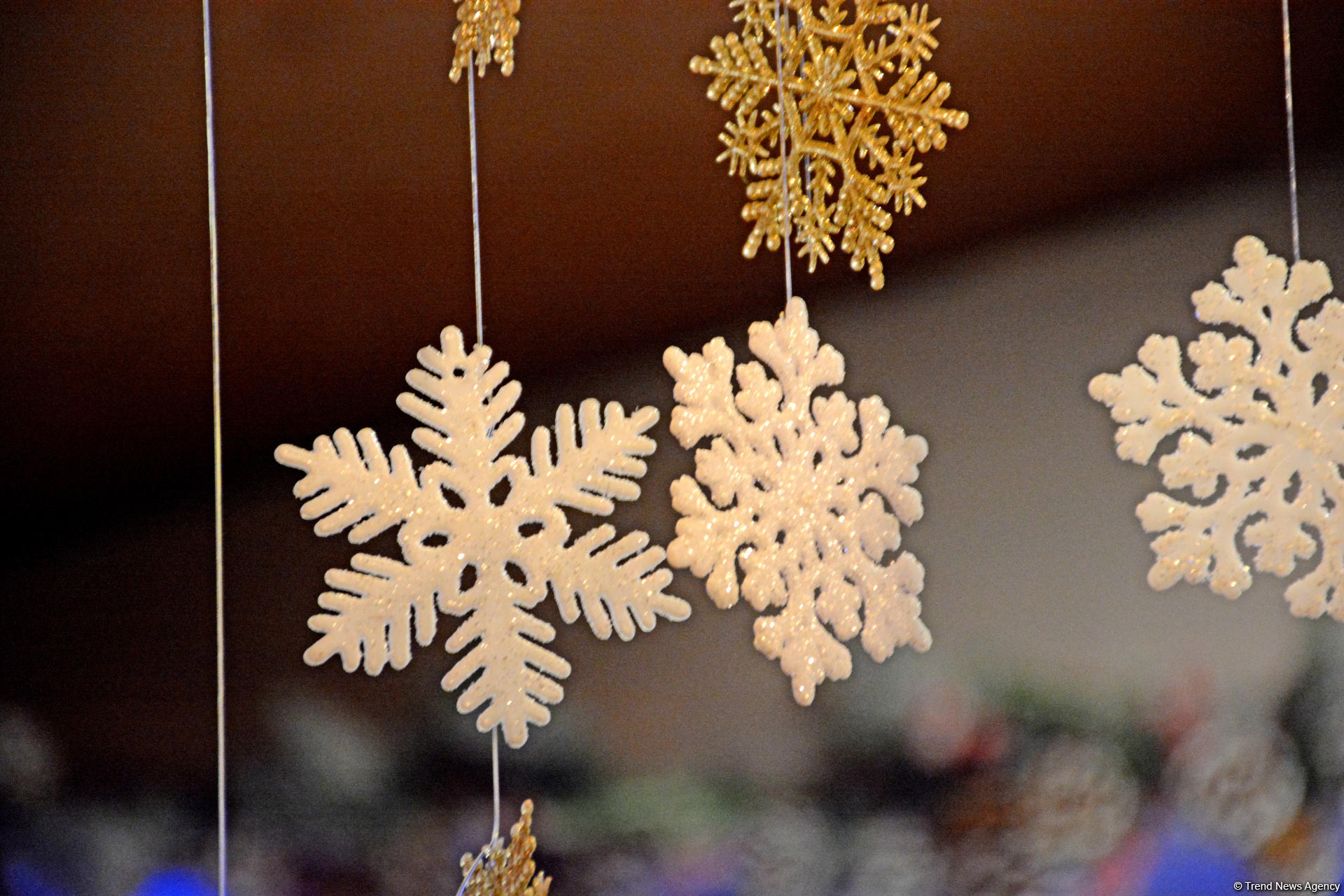 Предновогодний Баку в сверкании огней (ФОТОРЕПОРТАЖ)