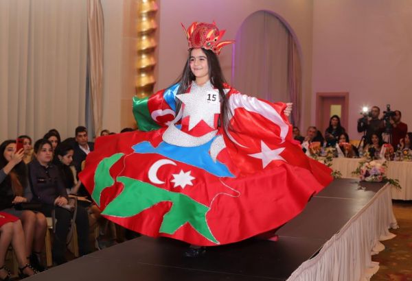 Матери стали дизайнерами, дети - моделями! В Баку прошло семейное дефиле (ФОТО)