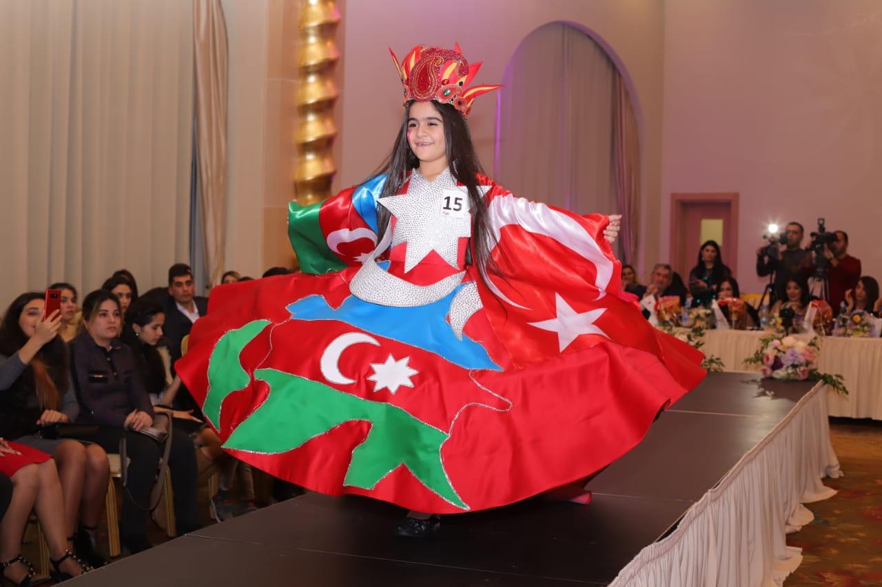 Матери стали дизайнерами, дети - моделями! В Баку прошло семейное дефиле (ФОТО)