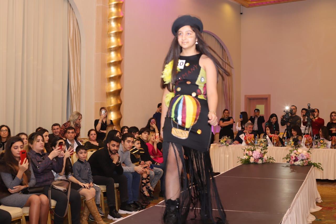 Матери стали дизайнерами, дети - моделями! В Баку прошло семейное дефиле (ФОТО)