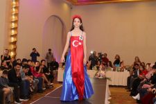 Матери стали дизайнерами, дети - моделями! В Баку прошло семейное дефиле (ФОТО)