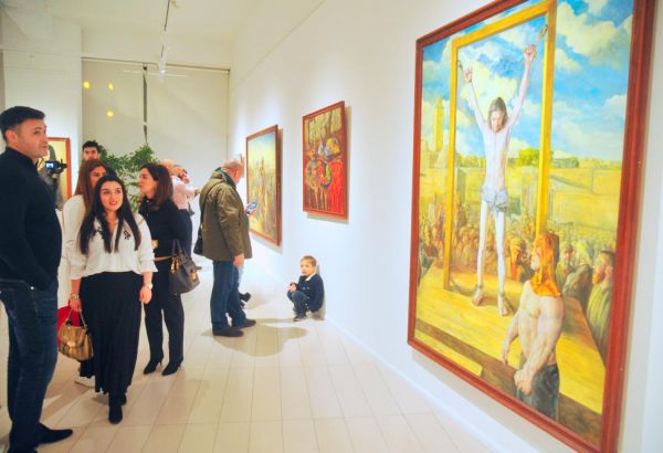 В Баку открылась выставка отца и сына "Ашраф и Саид" (ФОТО)