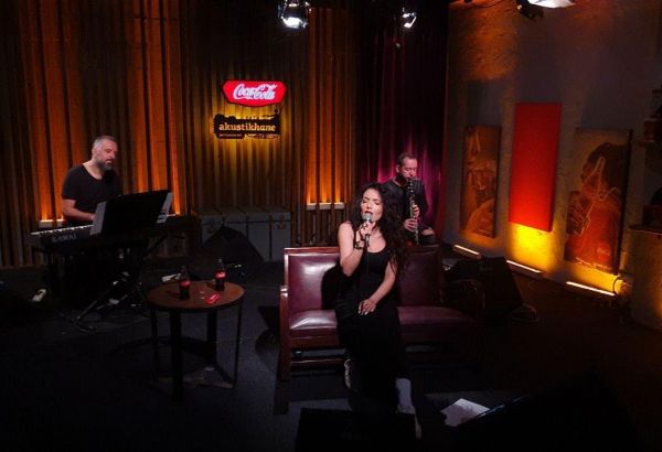 Диляра Кязымова стала гостем популярного турецкого телепроекта "Akustikhanе" - восемь видео