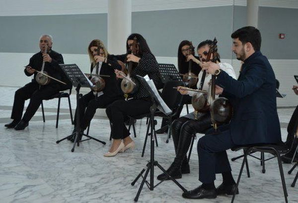 Международный центр мугама отметил 11-летие под звуки кяманчи (ФОТО)