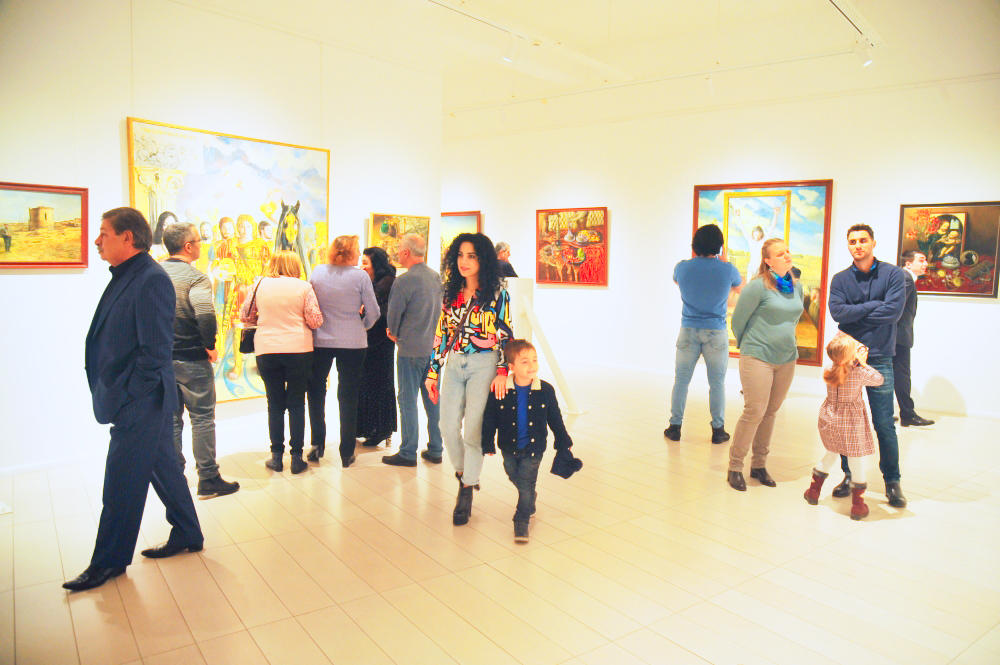 В Баку открылась выставка отца и сына "Ашраф и Саид" (ФОТО)