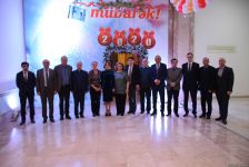 В Бакинском филиале МГУ имени М.В.Ломоносова прошел традиционный красочный новогодний вечер (ФОТО)