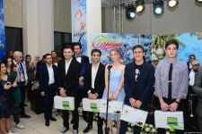 В Бакинском филиале МГУ имени М.В.Ломоносова прошел традиционный красочный новогодний вечер (ФОТО)