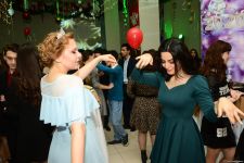 В Бакинском филиале МГУ имени М.В.Ломоносова прошел традиционный красочный новогодний вечер (ФОТО)