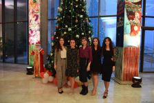В Бакинском филиале МГУ имени М.В.Ломоносова прошел традиционный красочный новогодний вечер (ФОТО)