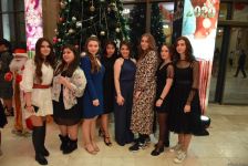 В Бакинском филиале МГУ имени М.В.Ломоносова прошел традиционный красочный новогодний вечер (ФОТО)