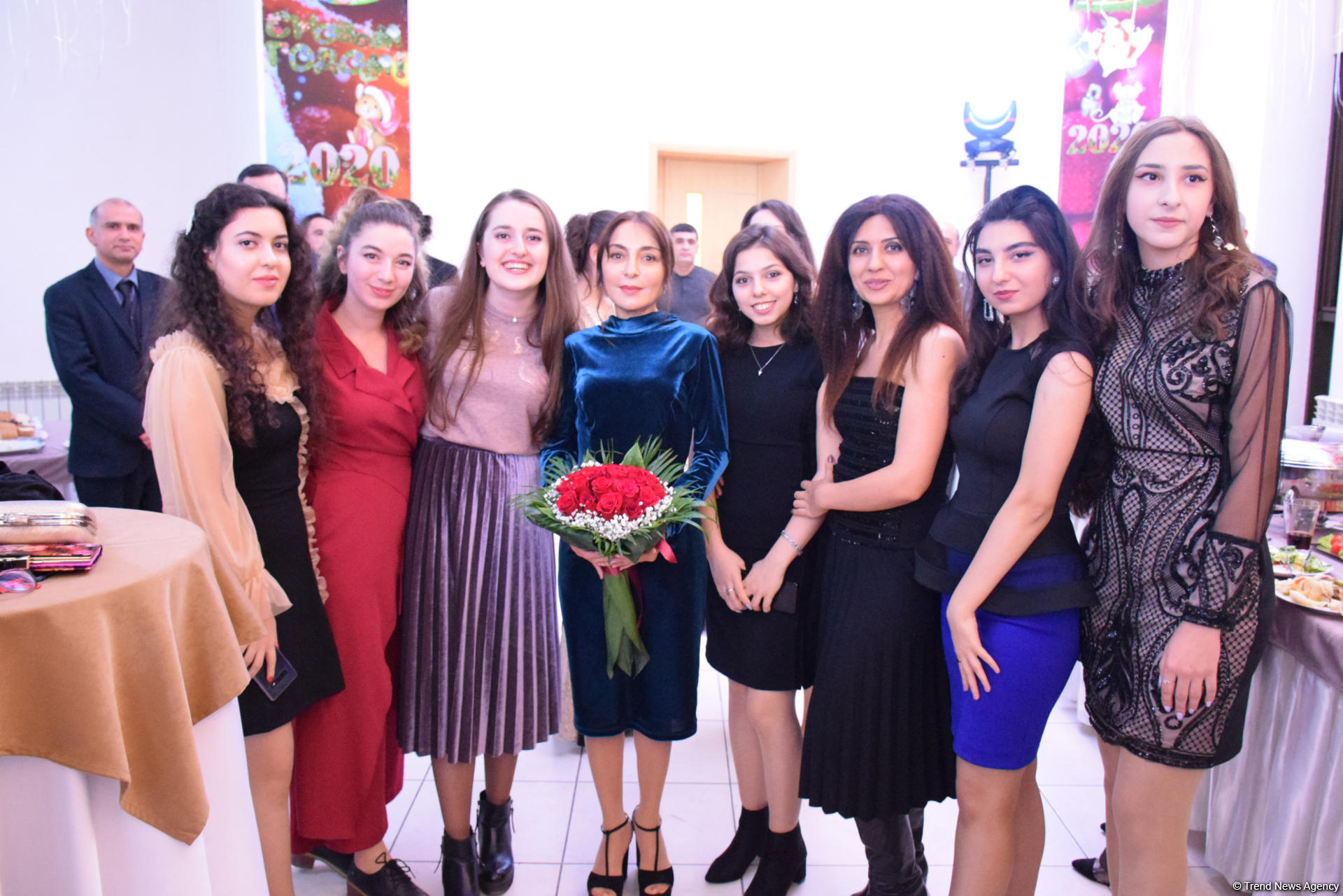 В Бакинском филиале МГУ имени М.В.Ломоносова прошел традиционный красочный новогодний вечер (ФОТО)