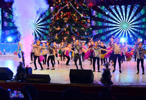 Новогодний карнавал в Баку (ФОТО)