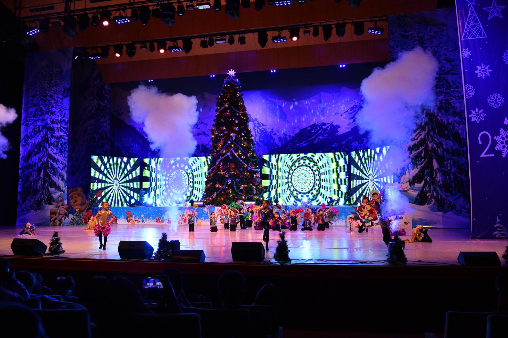 Новогодний карнавал в Баку (ФОТО)