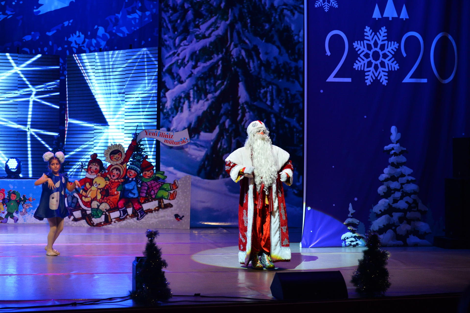 Новогодний карнавал в Баку (ФОТО)