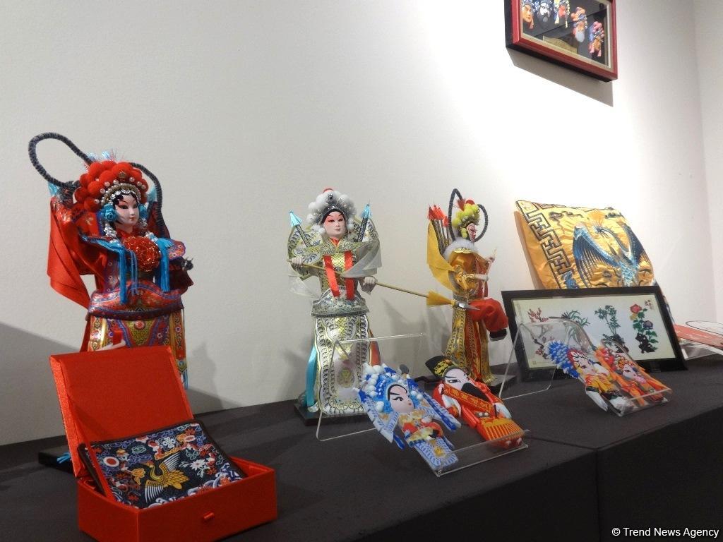 Китайские фонарики и чайная церемония. Как в Баку наступила весна (ВИДЕО, ФОТО)