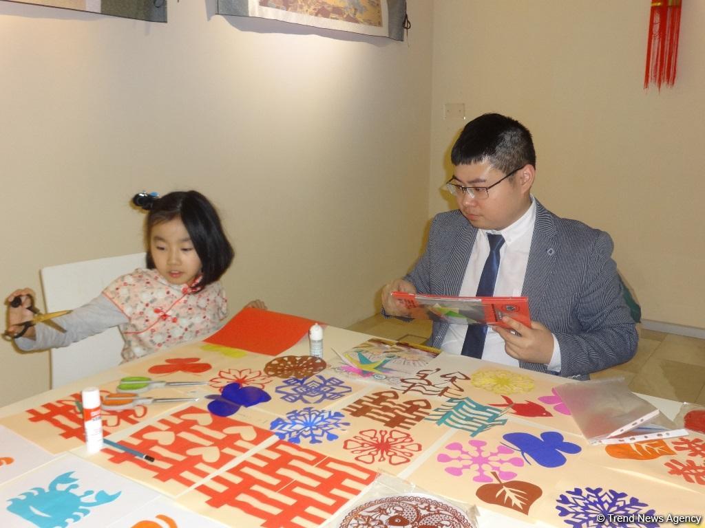 Китайские фонарики и чайная церемония. Как в Баку наступила весна (ВИДЕО, ФОТО)