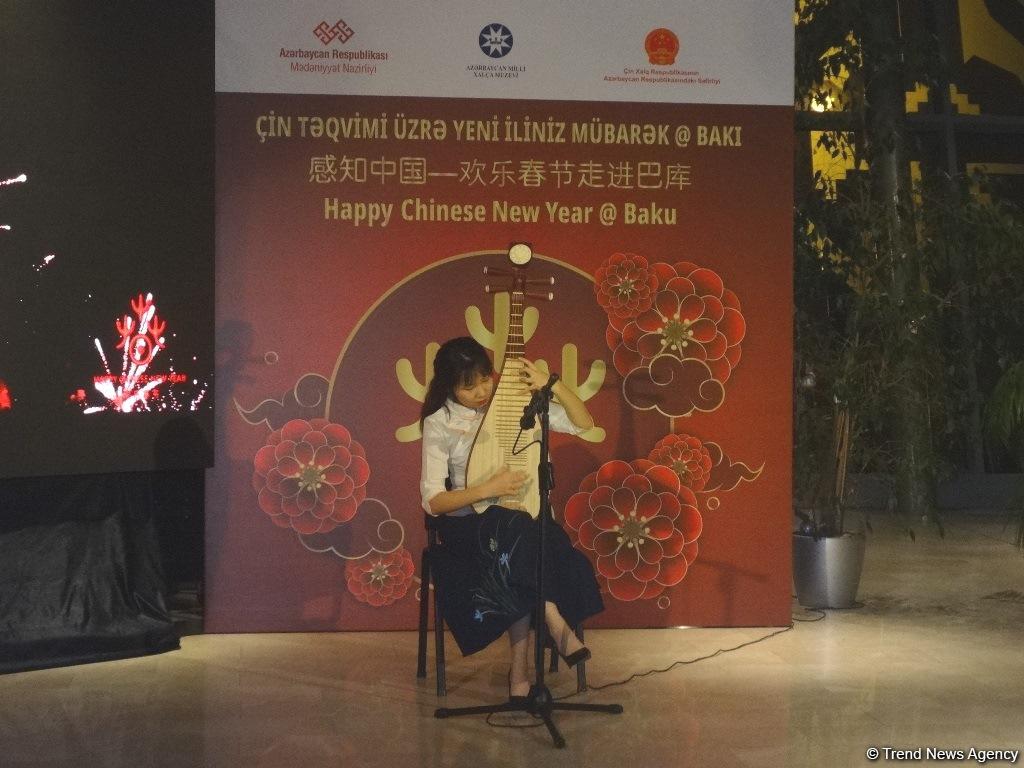 Китайские фонарики и чайная церемония. Как в Баку наступила весна (ВИДЕО, ФОТО)