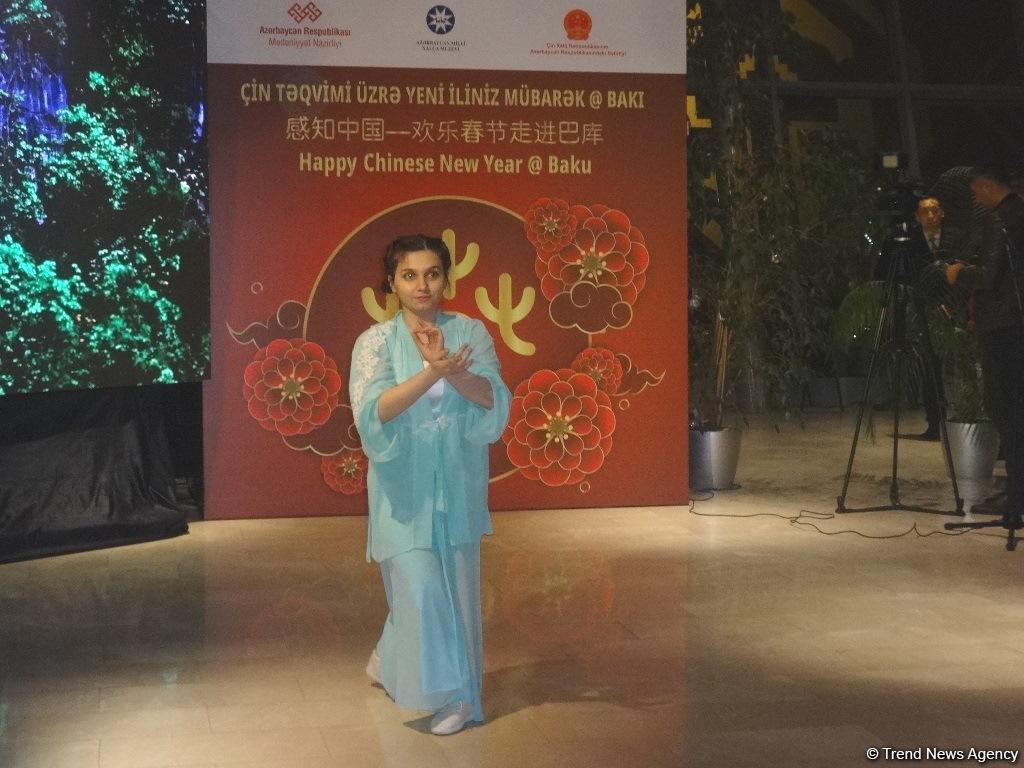 Китайские фонарики и чайная церемония. Как в Баку наступила весна (ВИДЕО, ФОТО)