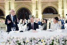 Президент Ильхам Алиев и Первая леди Мехрибан Алиева приняли участие в церемонии по случаю 90-летнего юбилея Хошбахта Юсифзаде (ФОТО/ВИДЕО)
