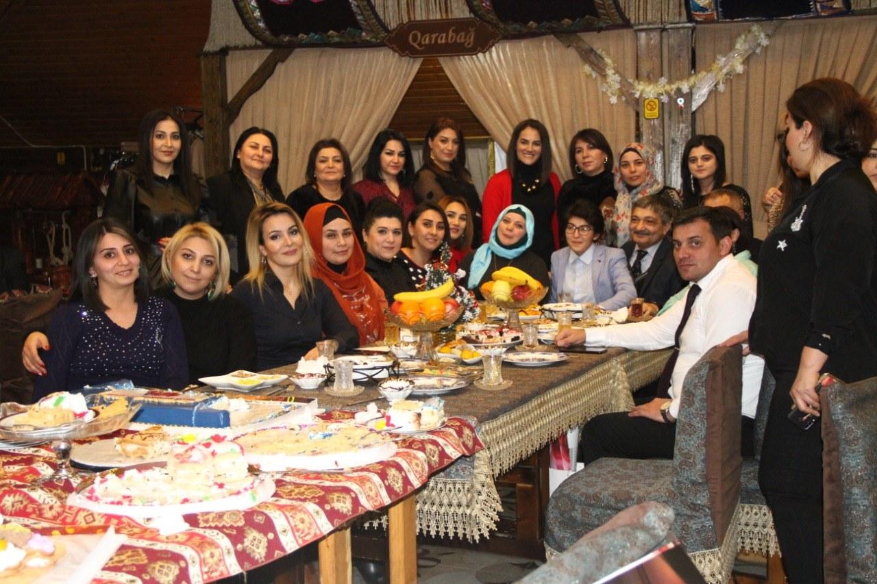 Фуд-блогеры и звезды Азербайджана объединились для пропаганды пряной кухни (ФОТО)