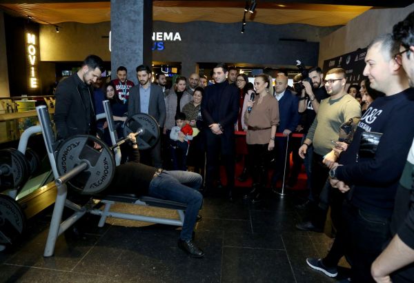 Оригинальная презентация фильма в Баку … со штангой и тяжелоатлетами (ВИДЕО, ФОТО)