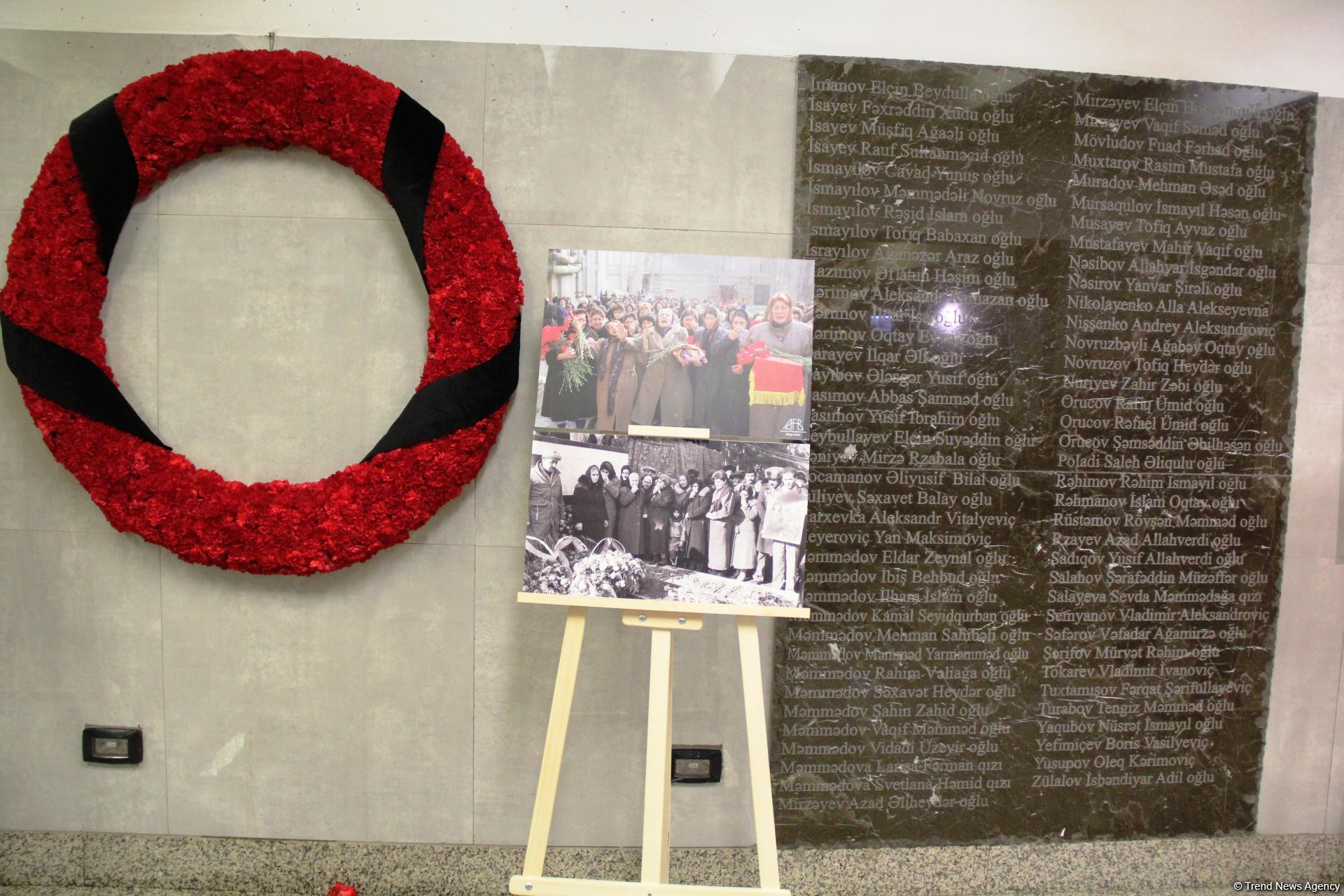 В Бакинском метро открылась фотовыставка "30 лет кровавой истории 20 Января" (ФОТО)