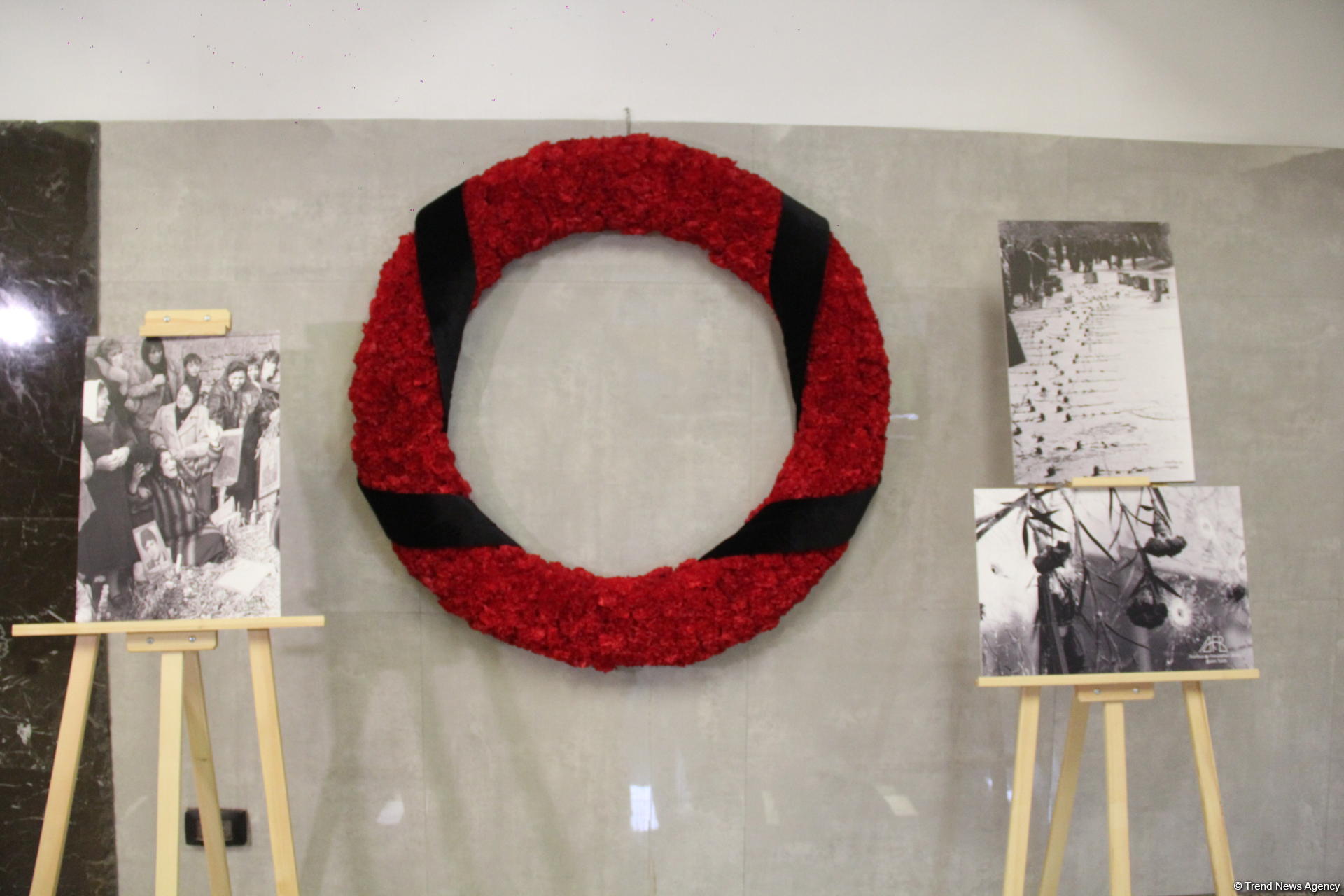В Бакинском метро открылась фотовыставка "30 лет кровавой истории 20 Января" (ФОТО)