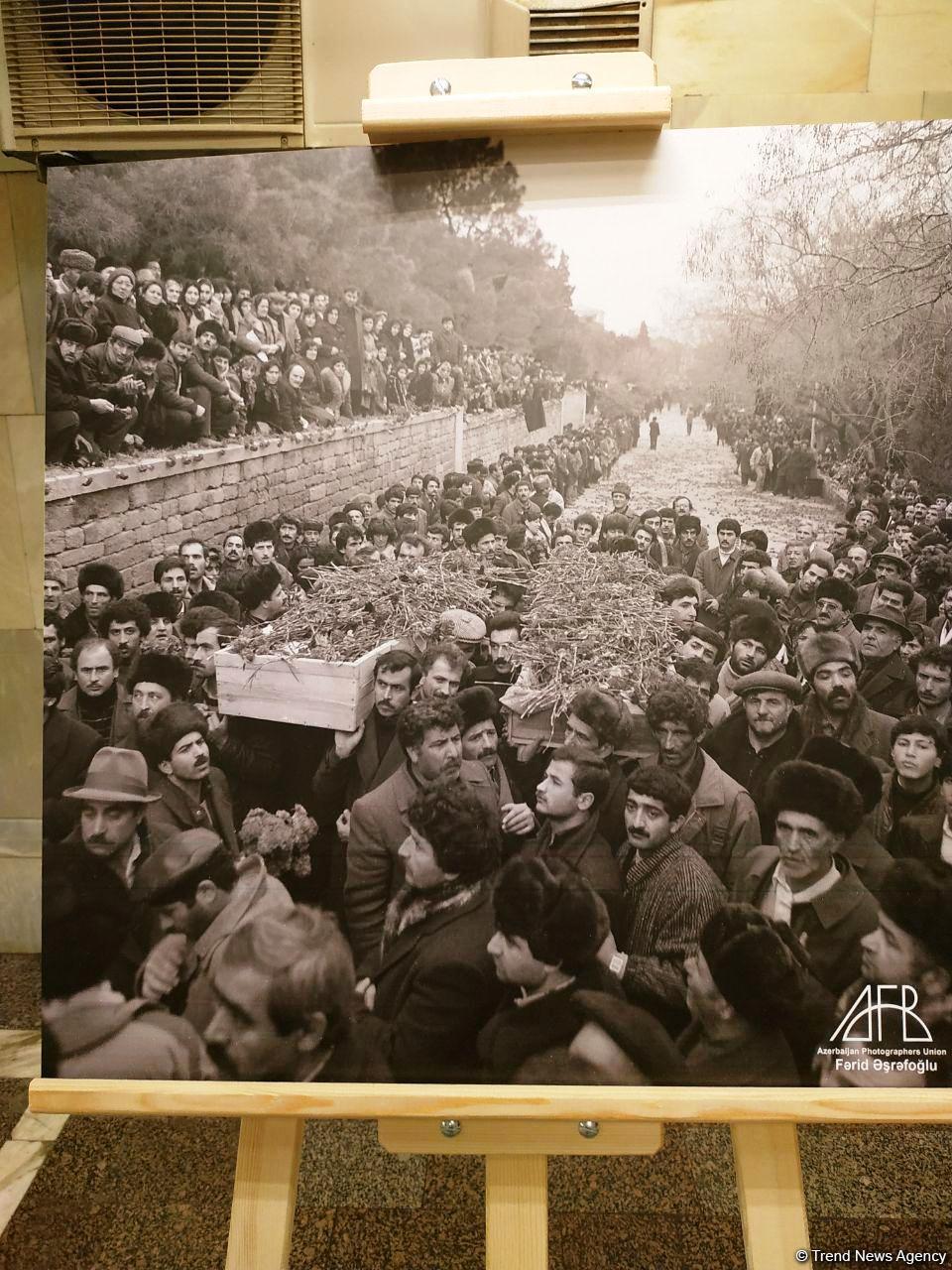 В Бакинском метро открылась фотовыставка "30 лет кровавой истории 20 Января" (ФОТО)