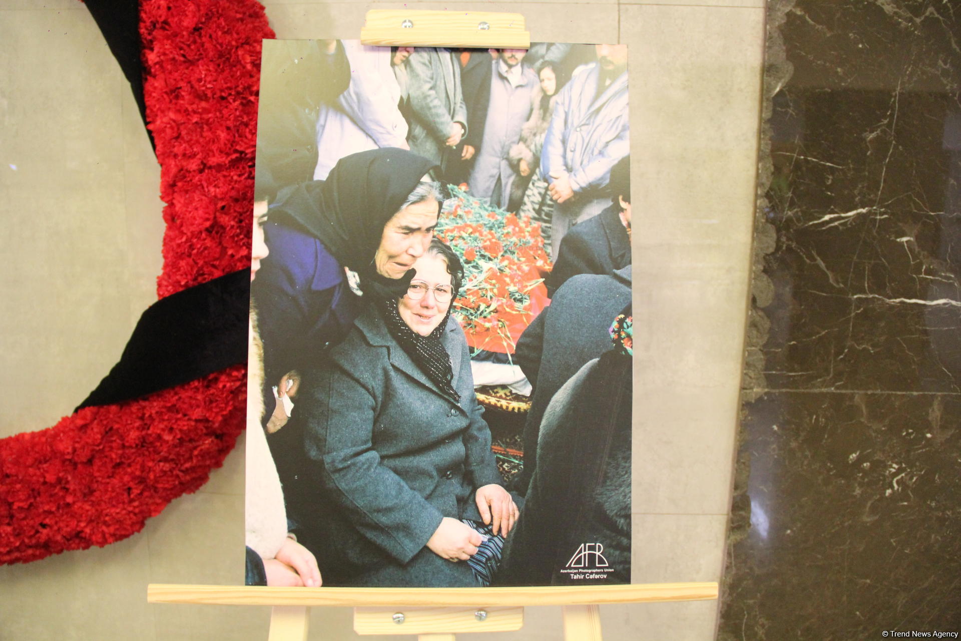 В Бакинском метро открылась фотовыставка "30 лет кровавой истории 20 Января" (ФОТО)