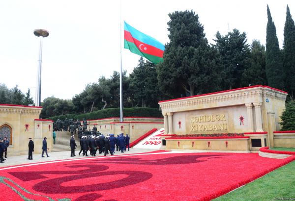 В Аллее шехидов начата подготовка к мероприятиям в связи с годовщиной трагедии 20 Января