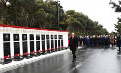Президент Ильхам Алиев и Первая леди Мехрибан Алиева почтили светлую память шехидов 20 Января (ФОТО/ВИДЕО)