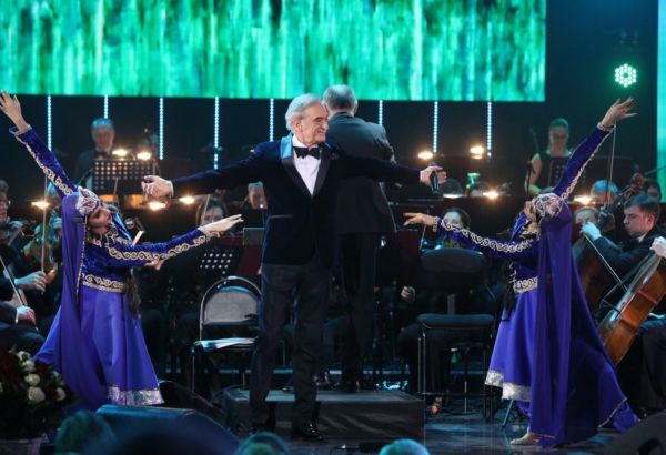 Полад Бюльбюльоглу принимает поздравления