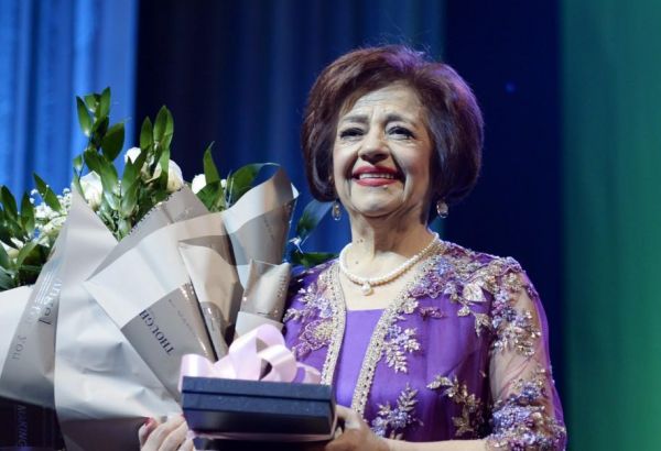 Все началось с "Волшебного халата". В Баку ярко отметили юбилей Алмаз Мустафаевой (ФОТО)