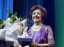 Все началось с "Волшебного халата". В Баку ярко отметили юбилей Алмаз Мустафаевой (ФОТО)