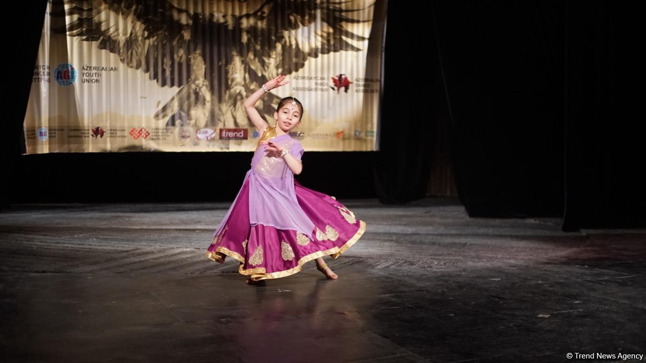 3066 метров над уровнем моря. В Гяндже появилась танцующая гора (ФОТО)