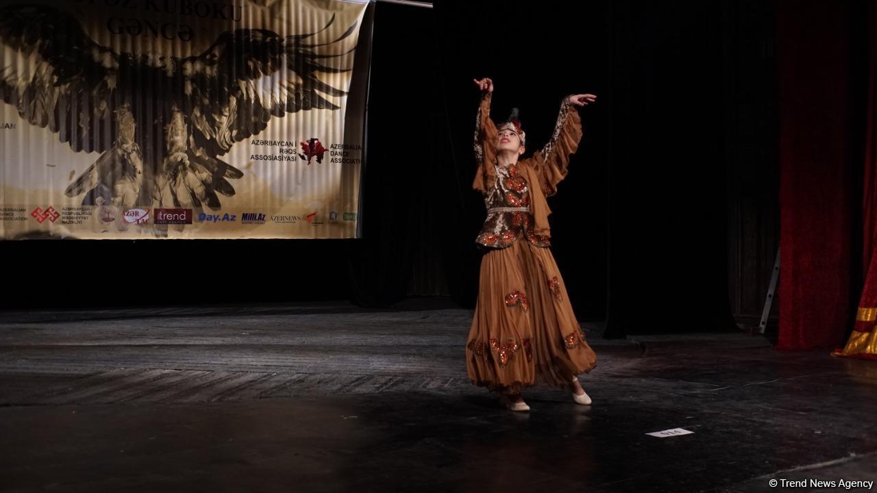 3066 метров над уровнем моря. В Гяндже появилась танцующая гора (ФОТО)