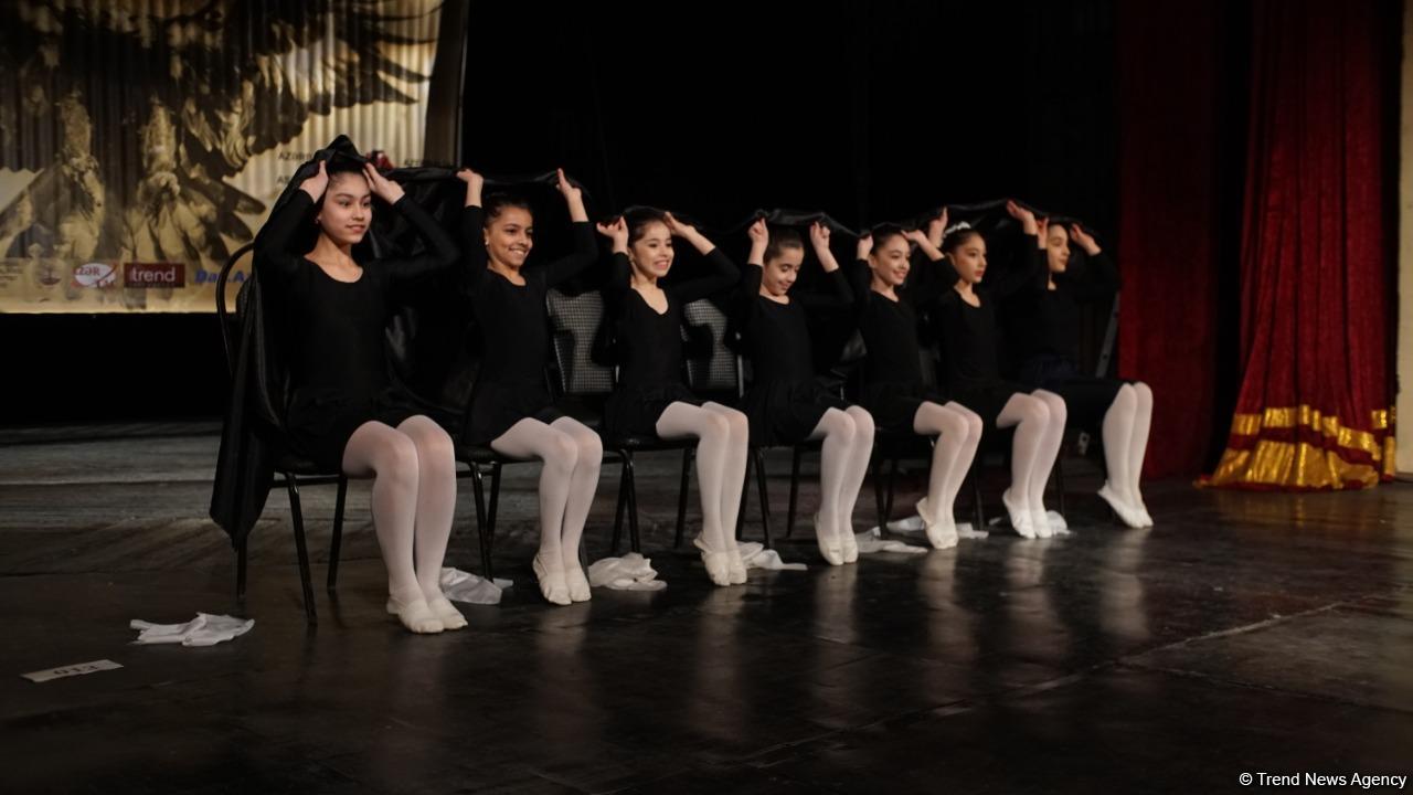 3066 метров над уровнем моря. В Гяндже появилась танцующая гора (ФОТО)