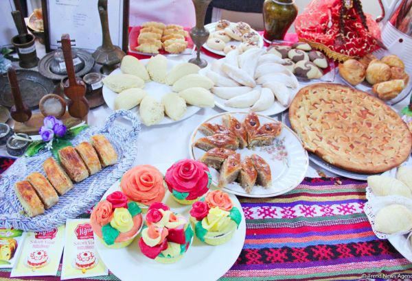 Пробуйте на здоровье! В Баку открылся Фестиваль национальных сладостей (ФОТО)