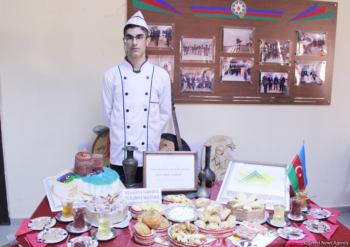Пробуйте на здоровье! В Баку открылся Фестиваль национальных сладостей (ФОТО)