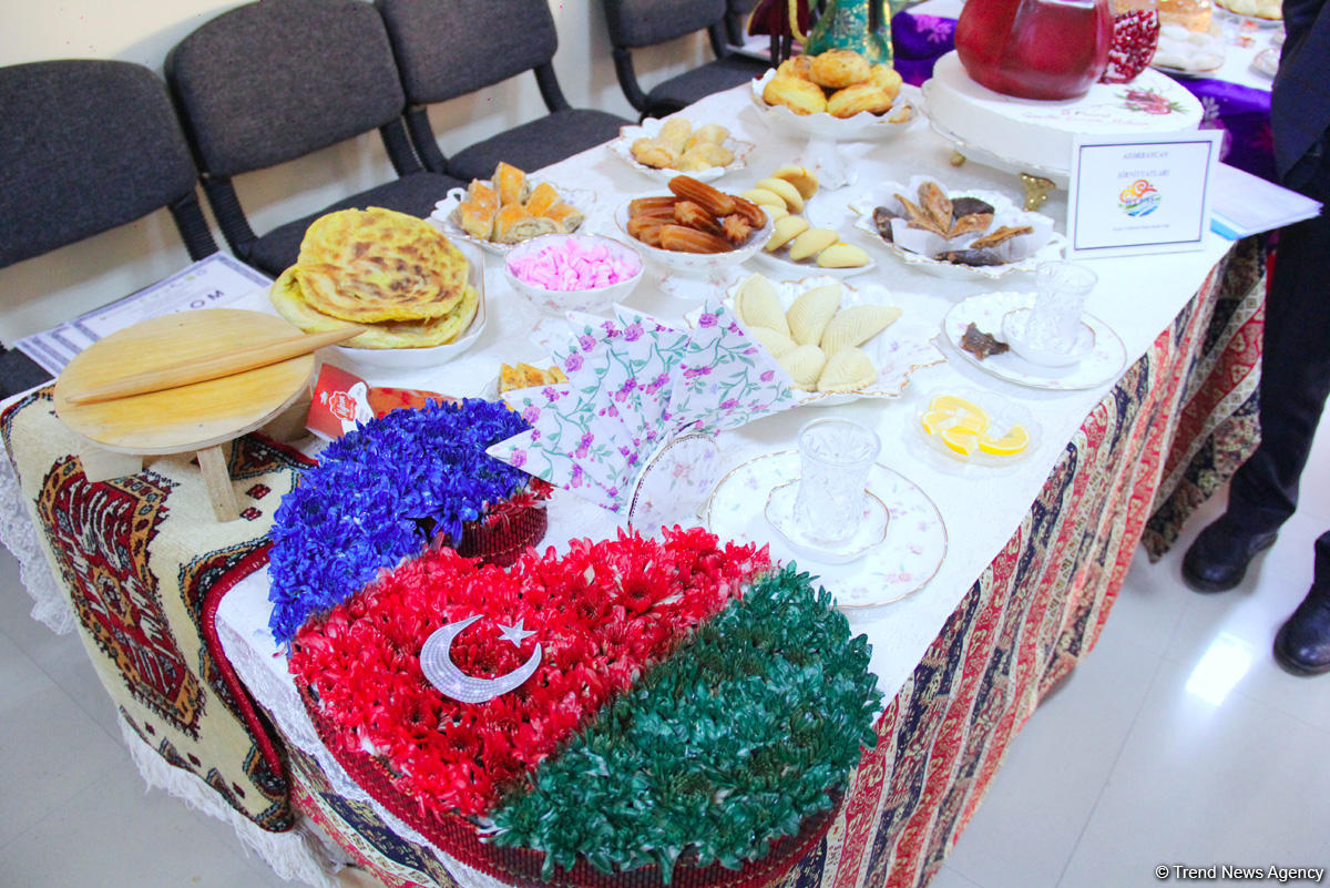 Пробуйте на здоровье! В Баку открылся Фестиваль национальных сладостей (ФОТО)