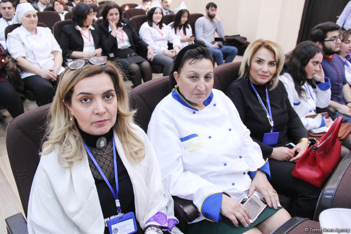 Пробуйте на здоровье! В Баку открылся Фестиваль национальных сладостей (ФОТО)