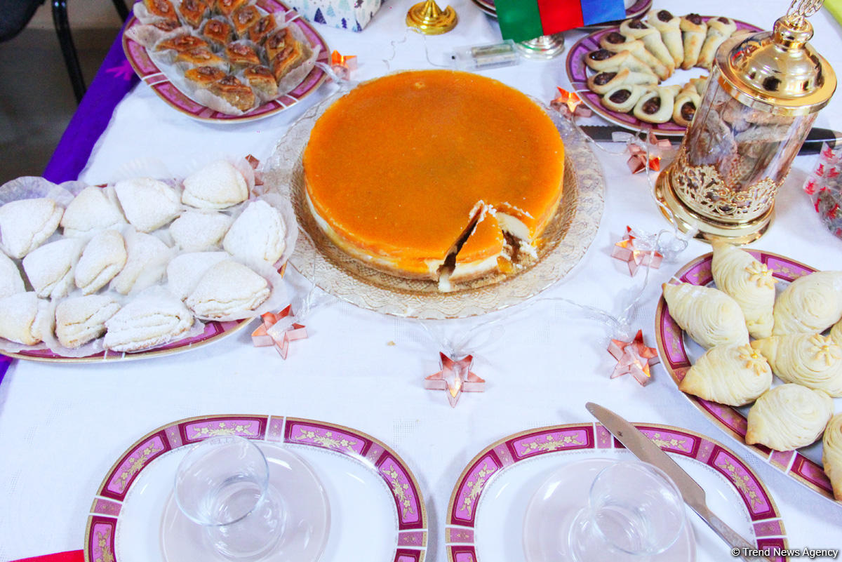 Пробуйте на здоровье! В Баку открылся Фестиваль национальных сладостей (ФОТО)