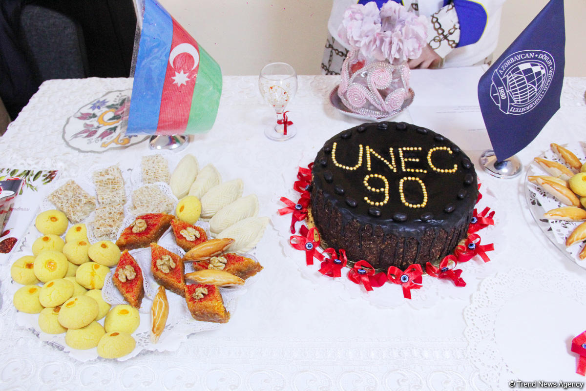 Пробуйте на здоровье! В Баку открылся Фестиваль национальных сладостей (ФОТО)