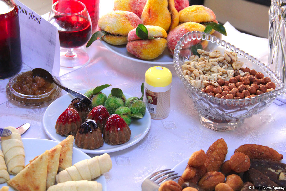 Пробуйте на здоровье! В Баку открылся Фестиваль национальных сладостей (ФОТО)