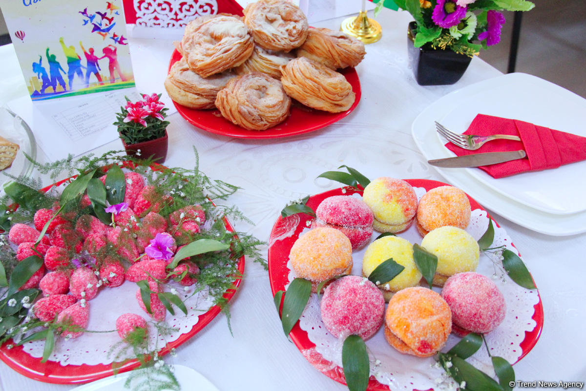 Пробуйте на здоровье! В Баку открылся Фестиваль национальных сладостей (ФОТО)