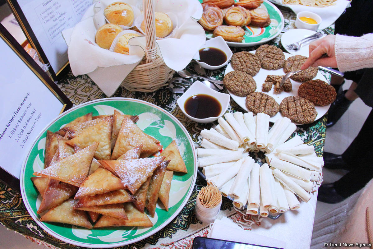 Пробуйте на здоровье! В Баку открылся Фестиваль национальных сладостей (ФОТО)