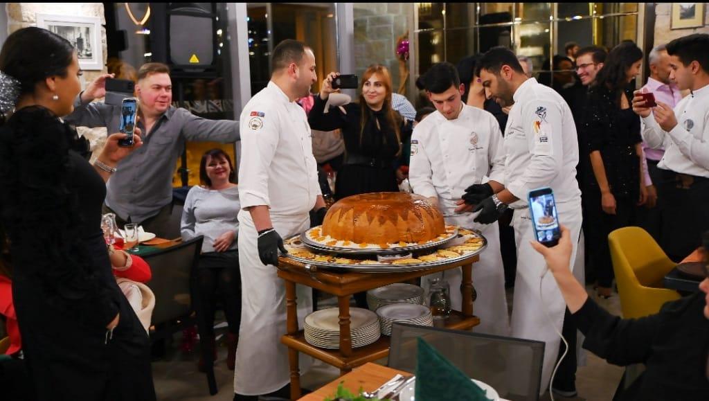 Азербайджанский кулинар приготовил Шах-плов весом в 100 кг! (ВИДЕО, ФОТО)