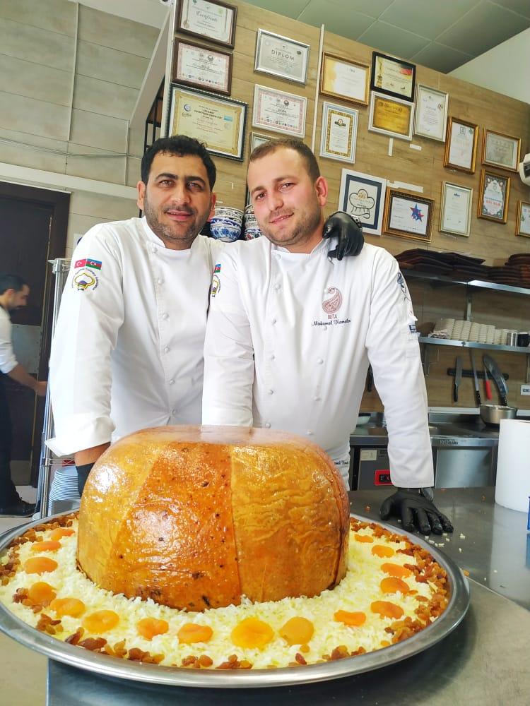 Азербайджанский кулинар приготовил Шах-плов весом в 100 кг! (ВИДЕО, ФОТО)