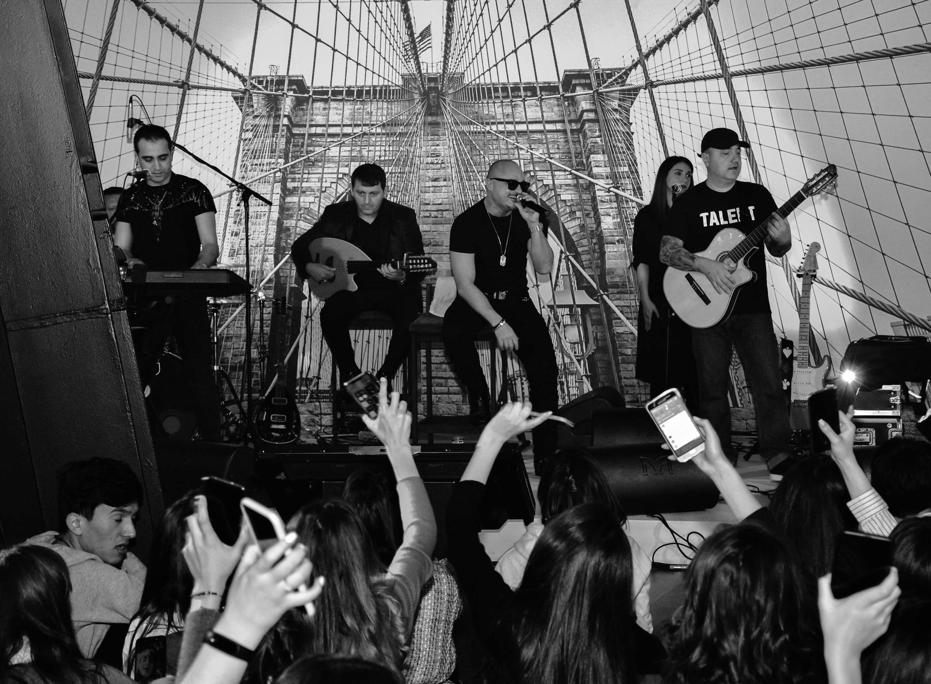 Мири Юсиф собрал духовных близнецов в своей "квартире" (ВИДЕО, ФОТО)