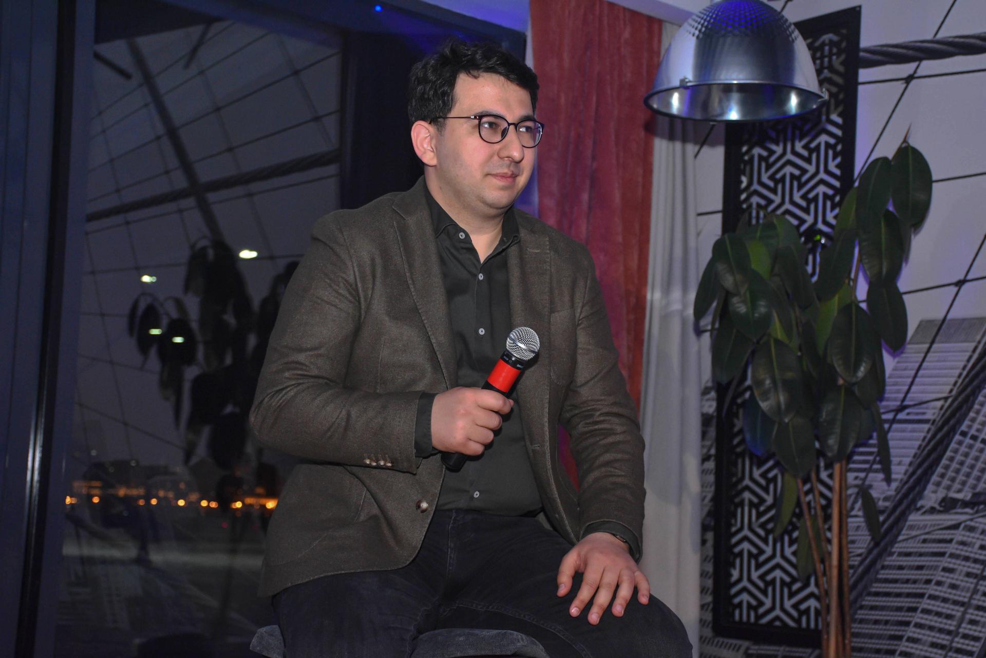 Мири Юсиф собрал духовных близнецов в своей "квартире" (ВИДЕО, ФОТО)